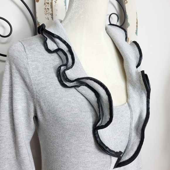 Red ruffled knit top small - Picture 4 of 9